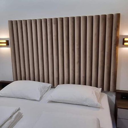 Osijek Luxury Center - Self Check In, Free Private Parking, Ulica Ivana Gundulica 82 Apartment Bagian luar foto