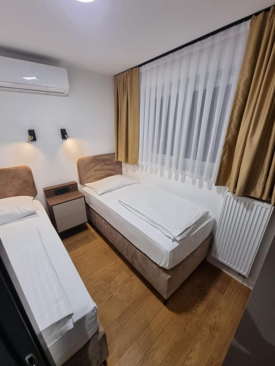 Osijek Luxury Center - Self Check In, Free Private Parking, Ulica Ivana Gundulica 82 Apartment Bagian luar foto