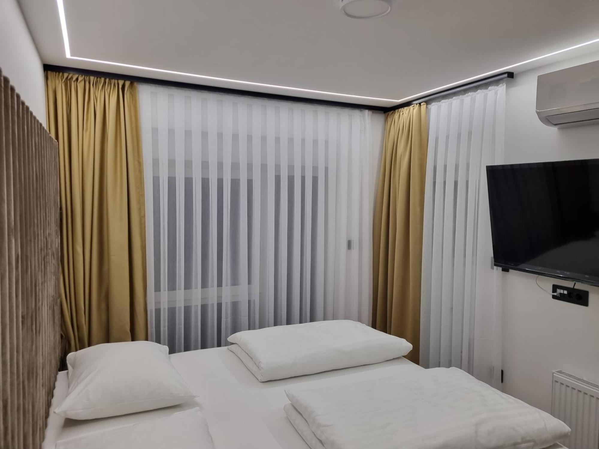 Osijek Luxury Center - Self Check In, Free Private Parking, Ulica Ivana Gundulica 82 Apartment Bagian luar foto