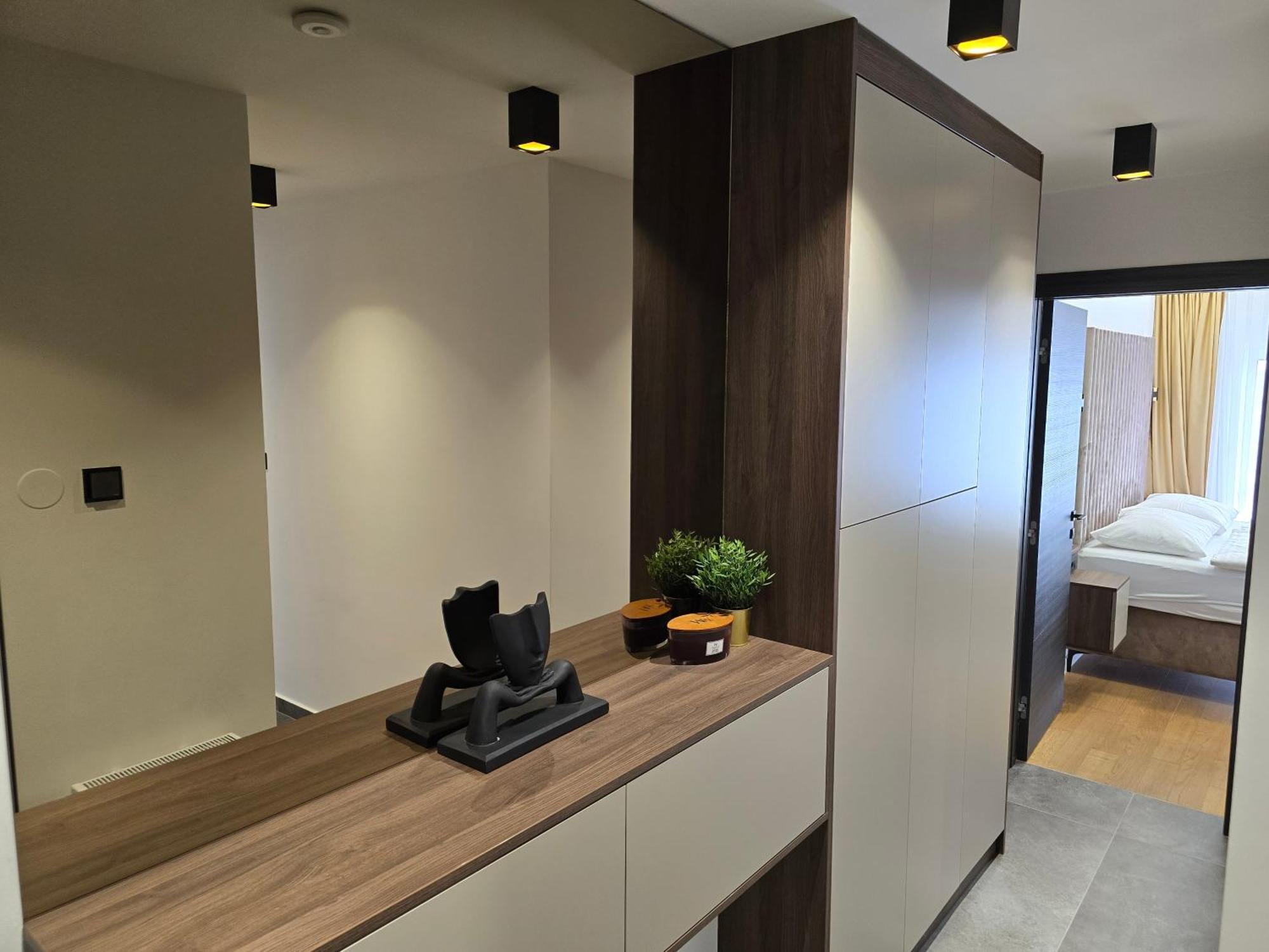 Osijek Luxury Center - Self Check In, Free Private Parking, Ulica Ivana Gundulica 82 Apartment Bagian luar foto