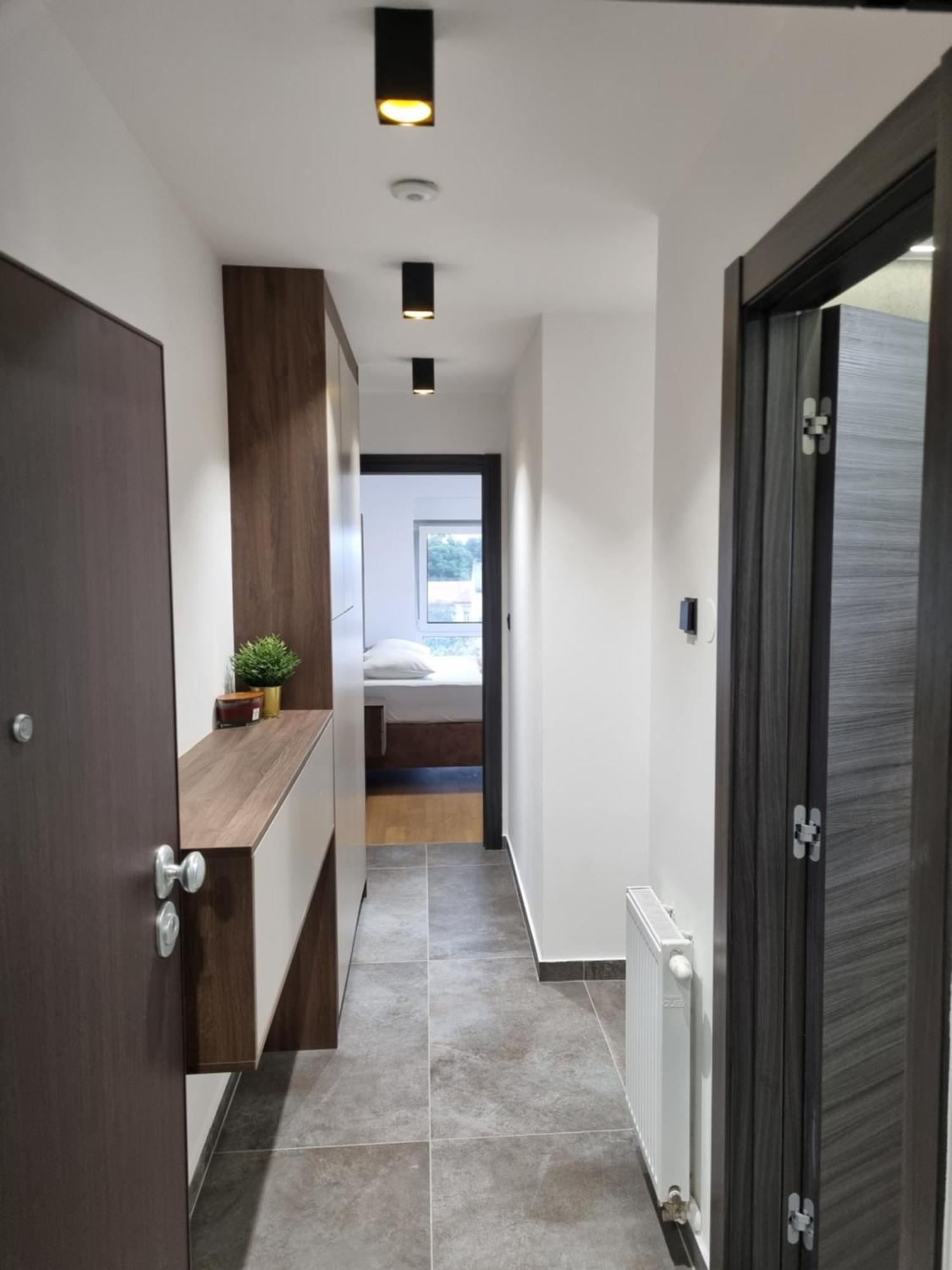 Osijek Luxury Center - Self Check In, Free Private Parking, Ulica Ivana Gundulica 82 Apartment Bagian luar foto