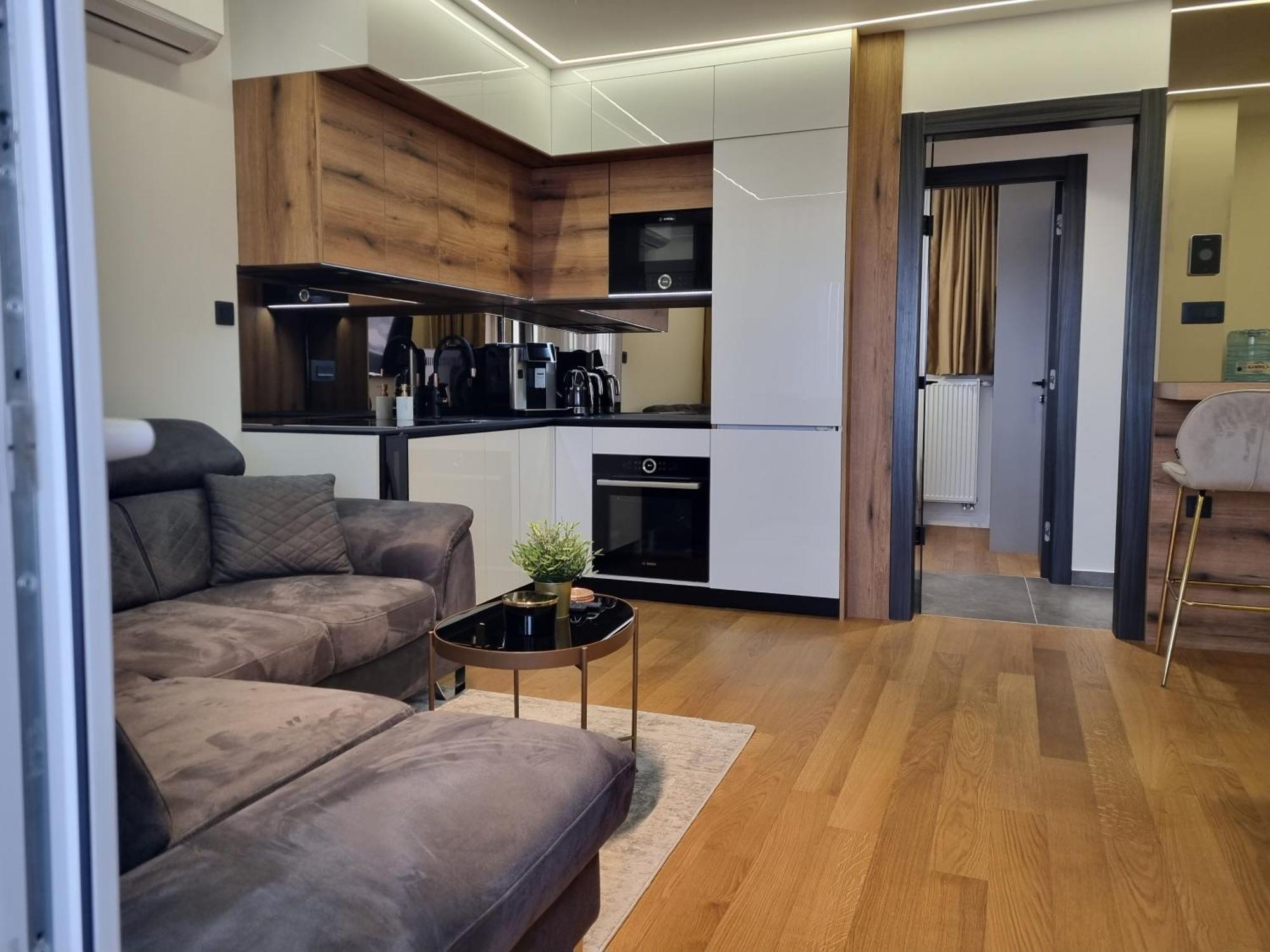 Osijek Luxury Center - Self Check In, Free Private Parking, Ulica Ivana Gundulica 82 Apartment Bagian luar foto